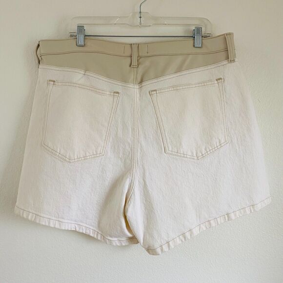 Abercrombie Fitch High Rise Shorts‎ Women's Size 34/18 Ivory and Faux Leather - Picture 3 of 13